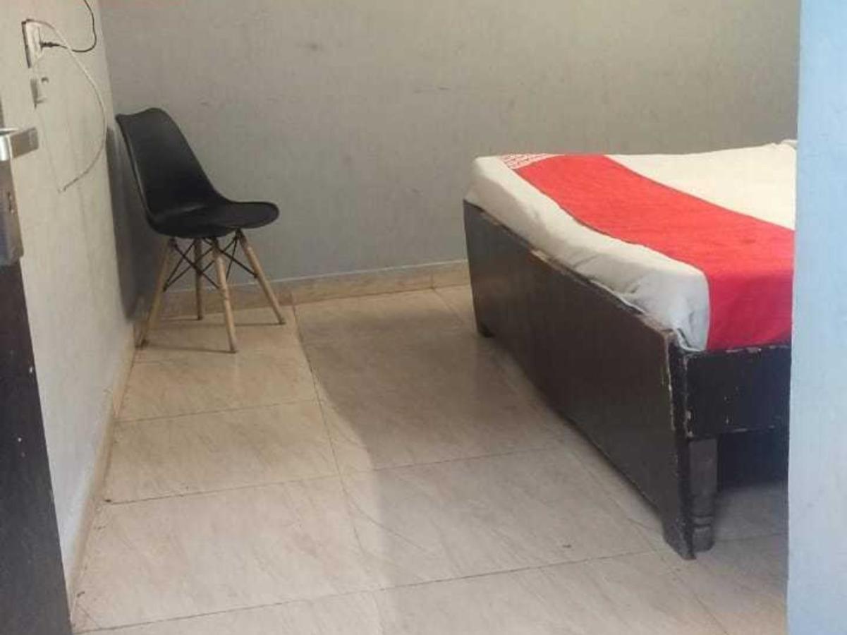 Hotel O Kl Khari Near Ashoka Park Mein Metro Új-Delhi Kültér fotó