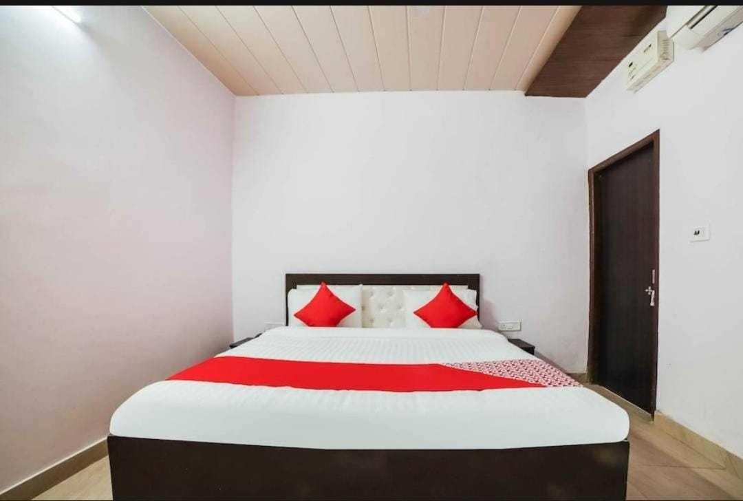 Hotel O Kl Khari Near Ashoka Park Mein Metro Új-Delhi Kültér fotó