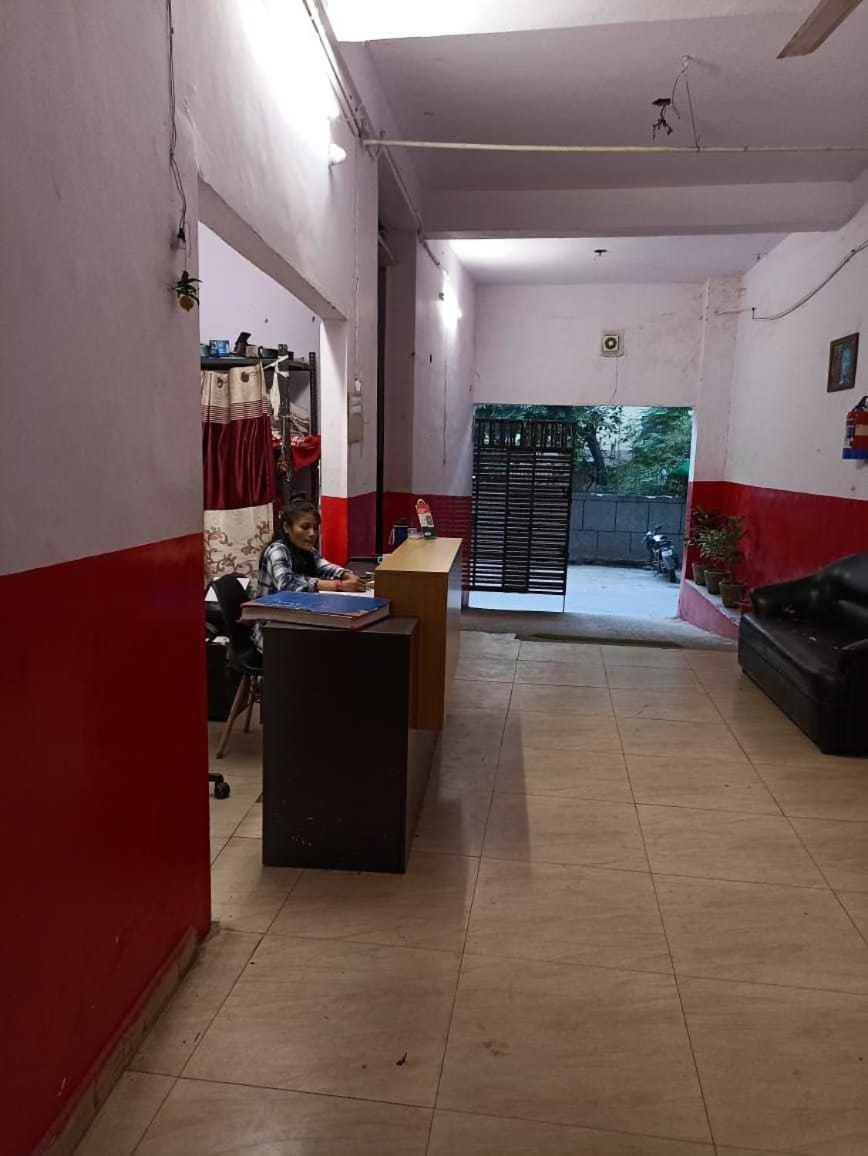Hotel O Kl Khari Near Ashoka Park Mein Metro Új-Delhi Kültér fotó